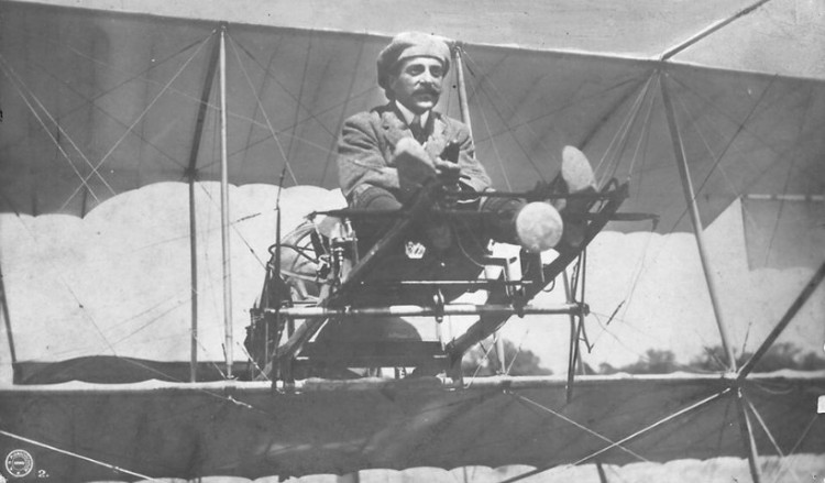 Σαν σήμερα το 1942 πέθανε ο (τρελο)Καμπέρος, ο πρώτος Έλληνας στρατιωτικός αεροπόρος