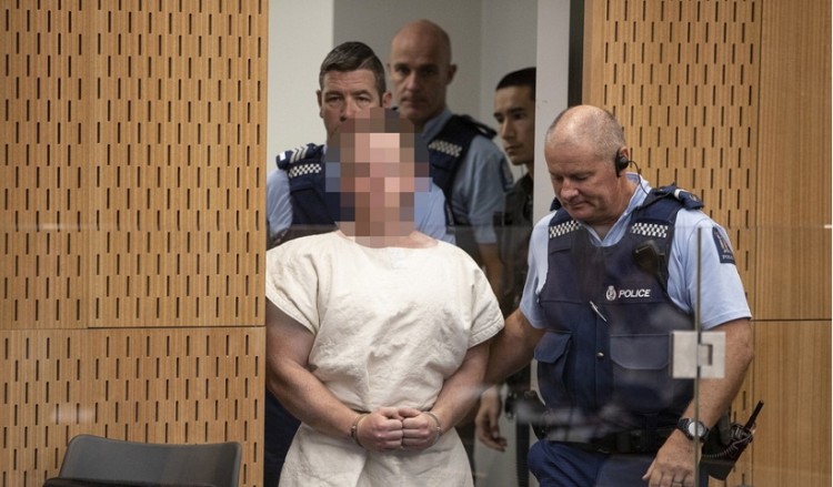 Νέα Ζηλανδία: Κατηγορίες για 50 ανθρωποκτονίες από πρόθεση και 39 απόπειρες ανθρωποκτονίας αντιμετωπίζει ο Μπρέντον Τάραντ