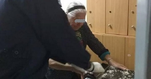 «Παγώνει» το πρόστιμο στην 90χρονη που πουλούσε τερλίκια σε λαϊκή της Θεσσαλονίκης
