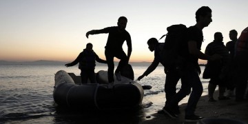 Σφοδρή πολιτική κόντρα κυβέρνησης-ΣΥΡΙΖΑ για το Μεταναστευτικό