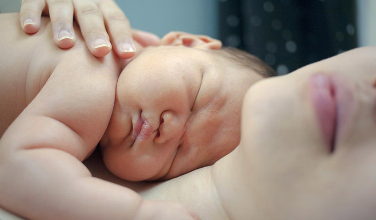 Εγκυμοσύνη, θηλασμός και εμμηνόπαυση – Πώς σχετίζονται