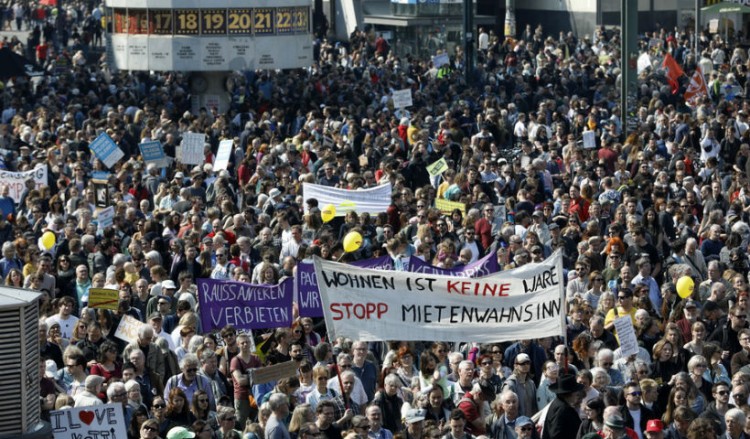 Γερμανία: Χιλιάδες διαδηλωτές στο Βερολίνο διαμαρτύρονται για την «τρέλα των ενοικίων»