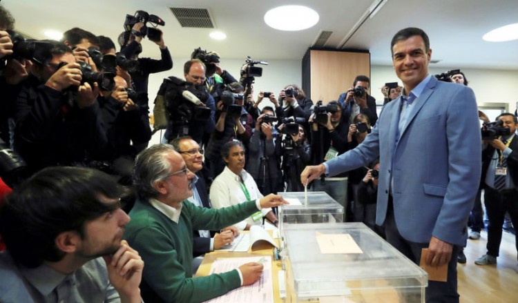 Ισπανία εκλογές: Προηγούνται οι Σοσιαλιστές του Σάντσεθ – Το ακροδεξιό Vox στη Βουλή