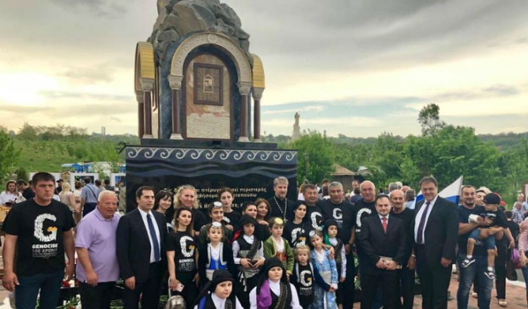 Σε κλίμα συγκίνησης τα αποκαλυπτήρια του μνημείου για τη Γενοκτονία των Ποντίων στο Εσεντουκί της Ρωσίας (φωτο)