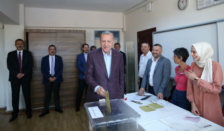 Τουρκία: Ψήφισε ο Ερντογάν – Αναμένει αυξημένη προσέλευση στις κάλπες