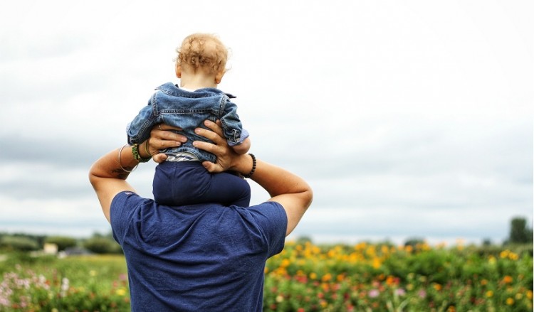 Γιορτή του πατέρα: Η συνεισφορά των μπαμπάδων στο κοινωνικό σύνολο