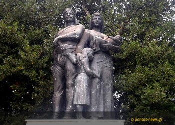 Το Παμποντιακό Μνημείο στην Πλατεία Δαβάκη (φωτ. αρχείου: Βασίλης Τσενκελίδης)