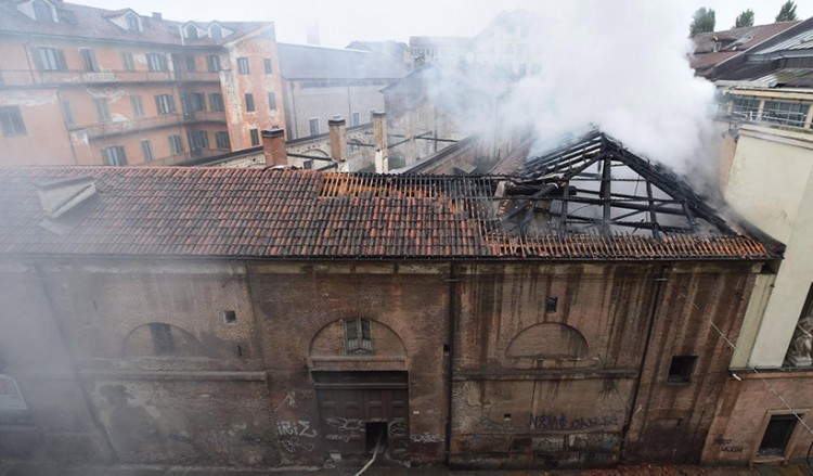 Ιταλία: Πυρκαγιά στο ιστορικό κτηριακό συγκρότημα Καβαλερίτσα Ρεάλε
