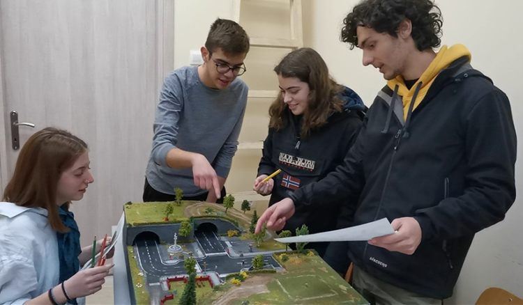 Θεσσαλονίκη: Μαθητές προτείνουν «Έξυπνα φανάρια» σε ρόλο αόρατου τροχονόμου