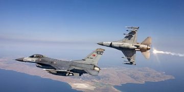 Ο υπουργός Άμυνας της Τουρκίας πέταξε με F-16 στο Βόρειο Αιγαίο (φωτο, βίντεο)