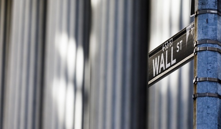 Πανικός στη Wall Street με απώλειες σχεδόν 13%