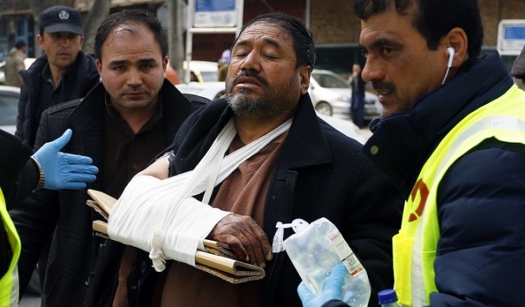 Πολύνεκρη επίθεση ενόπλων στην Καμπούλ