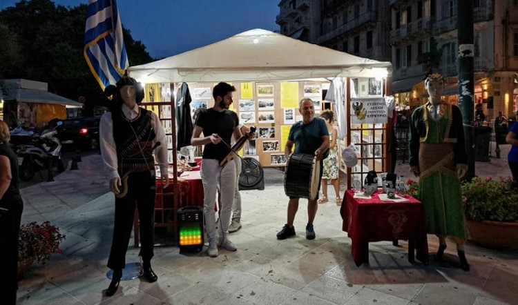 Κέρκυρα: Τουρίστες και ντόπιοι στο περίπτερο της Λέσχης για τον ποντιακό ελληνισμό (βίντεο)