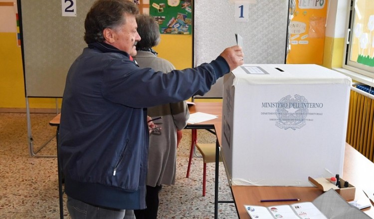 Ιταλία: Δημοψήφισμα για τον αριθμό των βουλευτών και των γερουσιαστών