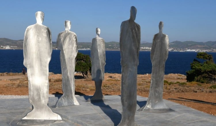 Αποκαλυπτήρια του μνημείου του ΚΚΕ στη Μακρόνησο (φωτο)