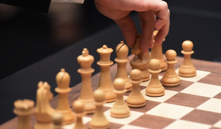 Κοζάνη: Κορυφαίος Έλληνας σκακιστής αντιμετώπισε 24 αντιπάλους ταυτόχρονα