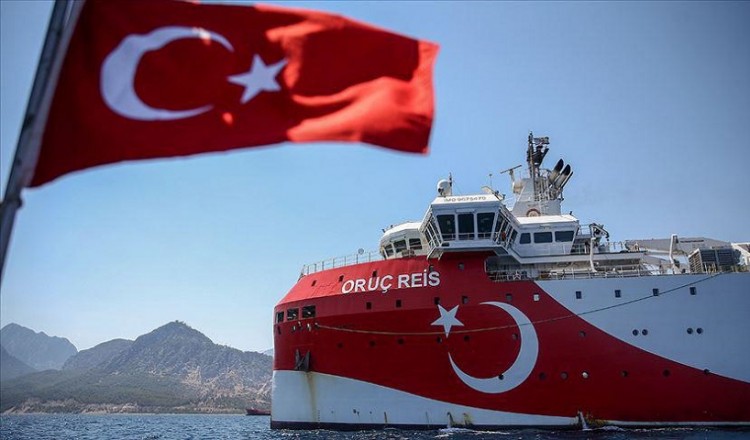 Η Τουρκία αγοράζει νέο πλοίο-γεωτρύπανο