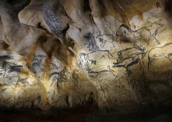 Ακριβή αντίγραφα των ευρημάτων στο σπήλαιο Σοβέ βρίσκονται στη σπηλιά της Πον-ντ’Αρκ (φωτ.: EPA / Guillaume Horcajuelo)
