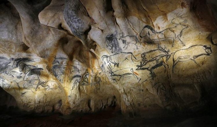 Ακριβή αντίγραφα των ευρημάτων στο σπήλαιο Σοβέ βρίσκονται στη σπηλιά της Πον-ντ’Αρκ (φωτ.: EPA / Guillaume Horcajuelo)