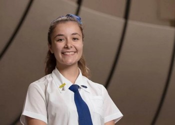 Η 18χρονη Ματίνα Σαμίου που αρίστευσε στις αντίστοιχες παναυστραλιανές εξετάσεις που οδηγούν στο πανεπιστήμιο (φωτ.: Facebook /Brisbane Girls Grammar School)