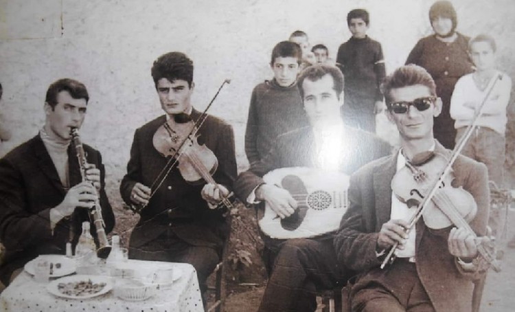 Ηρακλής Σερεμετίδης: Ο τυφλός καλλιτέχνης που έκανε το βιολί του να «μιλάει» σαν ποντιακή λύρα (βίντεο)