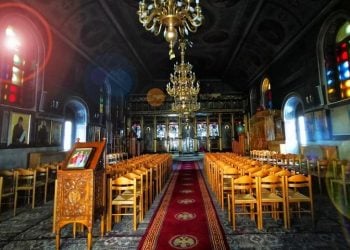 Η εκκλησία της Αγίας Τριάδας στο Ναύπλιο άνοιξε και πάλι τις πόρτες της στους πιστούς για ατομική προσευχή (φωτ.: ΑΠΕ-ΜΠΕ / Ευάγγελος Μπουγιώτης)