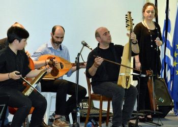 Ο Γιώργος Πουλαντσακλής με συνεργάτες σε παλαιότερη μουσική συνάντηση (φωτ. αρχείου: facebook.com/Giorgos-Poulantsaklis)