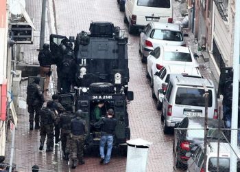Ειδικές δυνάμεις σε γειτονιά της Κωνσταντινούπολης (φωτ.: αρχείο EPA / STR)