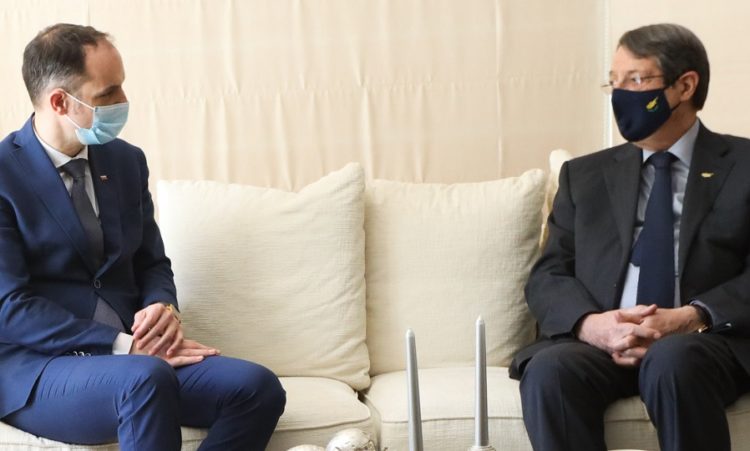 Στιγμιότυπο από τη συνάντηση του προέδρου της Κύπρου με τον υπουργό Εξωτερικών της Σλοβενίας (φωτ.: Προεδρία Κυπριακής Δημοκρατίας)