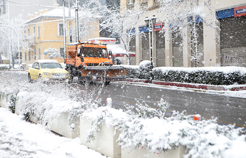 Η χιονισμένη Αθήνα σε 20 φωτογραφίες – Χιονάνθρωποι, χιονοπόλεμος και… ορατότητα μηδέν