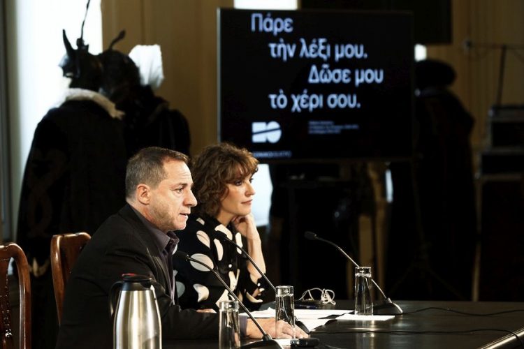 Η Έρις Κύργια με τον απερχόμενο πρόεδρο του Εθνικού Θεάτρου Δημήτρη Λιγνάδη (φωτ.: ΑΠΕ-ΜΠΕ)