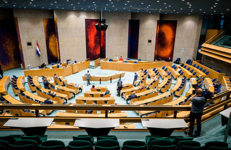 Η αίθουσα όπου συνεδριάζουν οι βουλευτές της Ολλανδίας (φωτ.: EPA / Bart Maat)