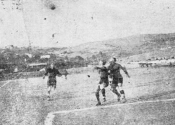 Η μπάλα καταλήγει στα καρέ της Ένωσης Κωνσταντινουπολιτών (φωτ.: Sport-retro)