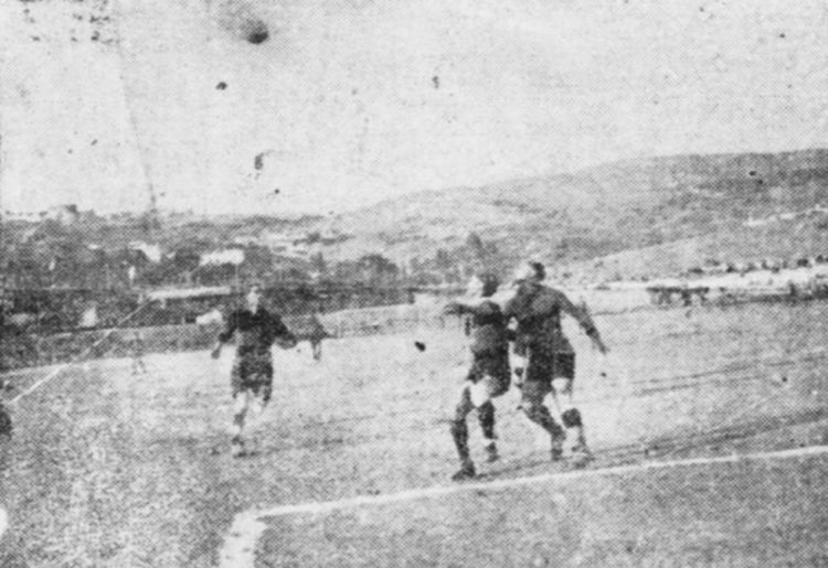 Η μπάλα καταλήγει στα καρέ της Ένωσης Κωνσταντινουπολιτών (φωτ.: Sport-retro)