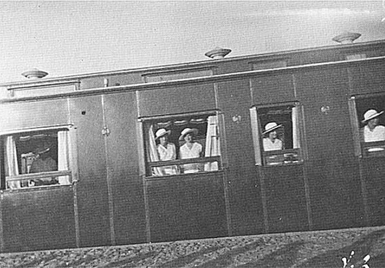 Η τσαρική οικογένεια στο ταξίδι με το τρένο, στη Ρωσία πριν το 1918 (φωτ.: theromanovfamily.com)