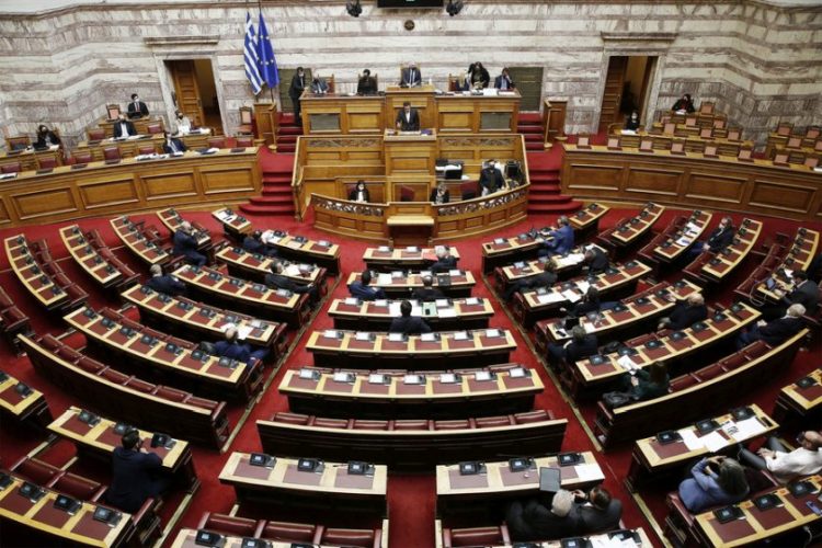 Ο Αλέξης Τσίπρας μιλάει στη μόνη συζήτηση και ψήφιση επί της αρχής, των άρθρων και του συνόλου του σχεδίου νόμου: «Κύρωση Επενδυτικής Συμφωνίας μεταξύ της Ελληνικής Δημοκρατίας και της Μονοπρόσωπης Ανώνυμης Εταιρείας με την επωνυμία "ΕΛΛΗΝΙΚΟΣ ΧΡΥΣΟΣ ΜΟΝΟΠΡΟΣΩΠΗ ΑΝΩΝΥΜΗ ΕΤΑΙΡΕΙΑ ΜΕΤΑΛΛΕΙΩΝ ΚΑΙ ΒΙΟΜΗΧΑΝΙΑΣ ΧΡΥΣΟΥ" και συναφείς διατάξεις» (φωτ.: ΑΠΕ-ΜΠΕ /Αλέξανδρος Βλάχος)