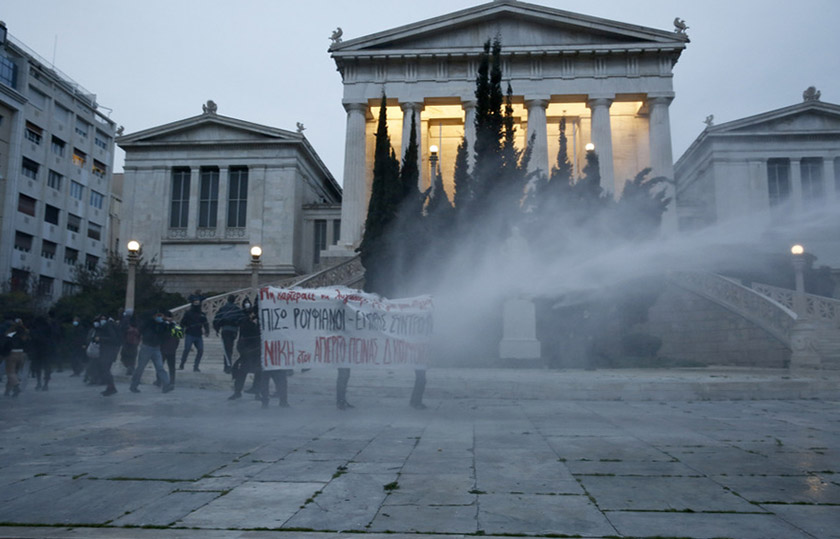 Η ΕΛΑΣ διέλυσε πορεία για τον Κουφοντίνα στο κέντρο της Αθήνας (photo)
