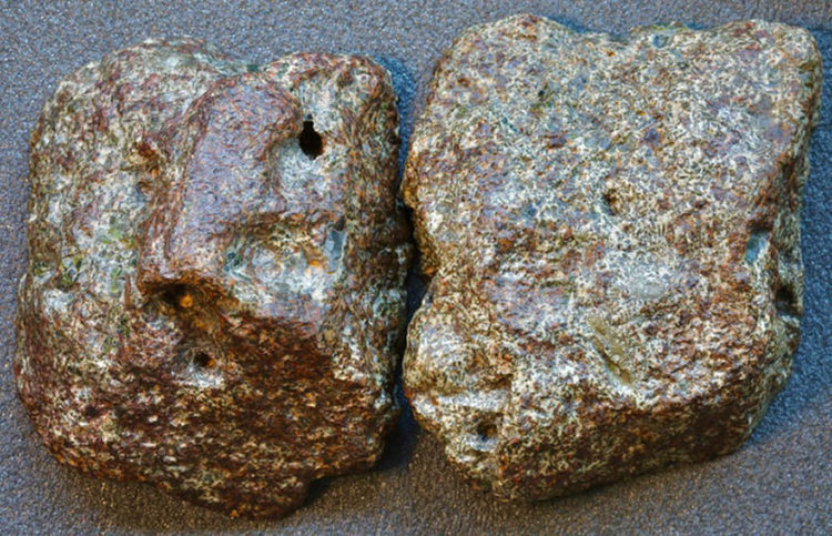 Κομμάτια του μετεωρίτη Erg Chech 002 (φωτ.: Flickr/ Steve Jurvetson)
