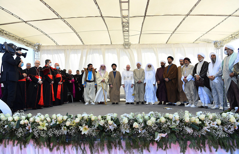 Ιστορική επίσκεψη του Πάπα Φραγκίσκου στο Ιράκ – Μηνύματα και χείρα φιλίας