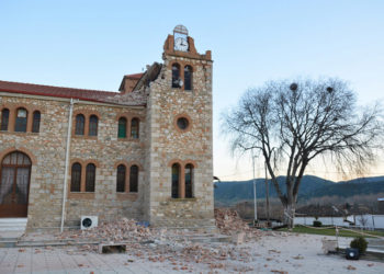 Σοβαρές ζημιές στην εκκλησία στο χωριό Μεσοχώρι του Δήμου Ελασσόνας (φωτ.: ΑΠΕ-ΜΠΕ / Αποστόλης Ντόμαλης)