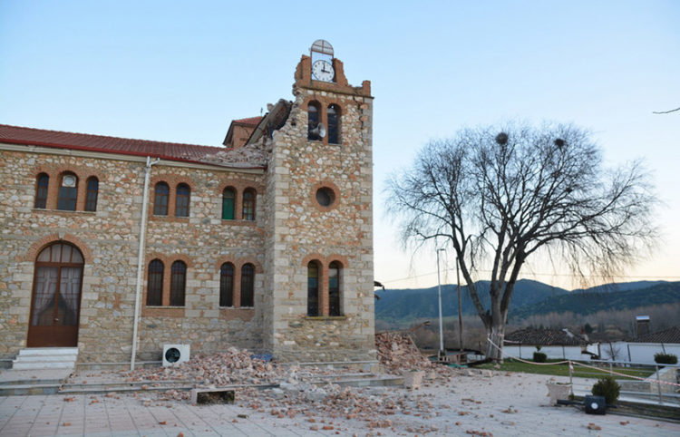 Σοβαρές ζημιές στην εκκλησία στο χωριό Μεσοχώρι του Δήμου Ελασσόνας (φωτ.: ΑΠΕ-ΜΠΕ / Αποστόλης Ντόμαλης)