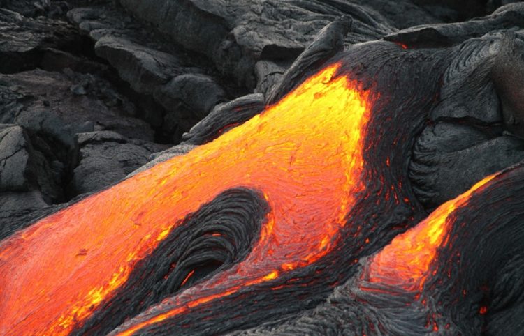 Φωτογραφία από ηφαιστειογενή λάβα (φωτ.: Pexels)