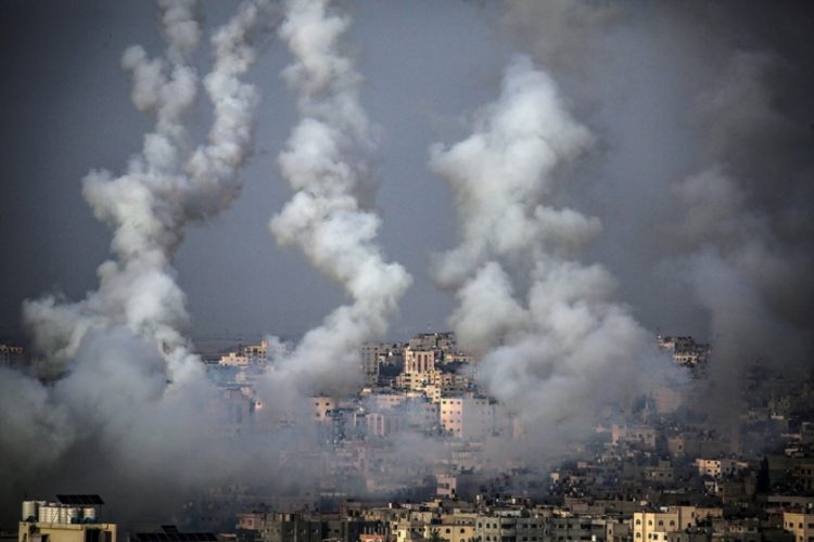 Πύραυλοι εκτοξεύονται από τη Γάζα στο Ισραήλ (φωτ.: EPA / MOHAMMED SABER)