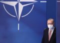 Ο Τούρκος πρόεδρος στην έδρα του NATO (φωτ.: EPA/KENZO TRIBOUILLARD / POOL)