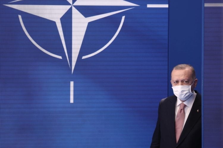 Ο Τούρκος πρόεδρος στην έδρα του NATO (φωτ.: EPA / Kenzo Tribouillard / Pool))