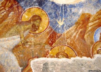 Η κάθοδος του Αγίου Πνεύματος, με μορφή περιστεράς στη βάπτιση του Ιησού Χριστού, σε τοιχογραφία στην Αγία Σοφία Τραπεζούντας (φωτ.: Θωμαΐς Κιζιρίδου)