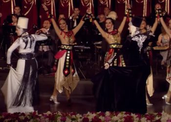 Στιγμιότυπο από αρμενική συναυλία όπου αποδίδεται ο χορός ταμζαρά ή τάμζαρα στα ποντιακά (Πηγή: YouTube)