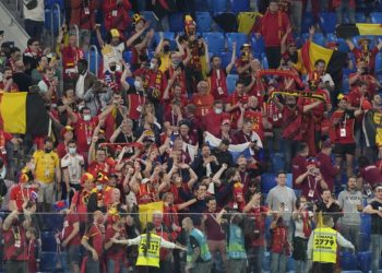 Οπαδοί του Βελγίου πανηγυρίζουν τη νίκη επί της Ρωσίας (φωτ.: EPA / Dmitry Lovetsky)