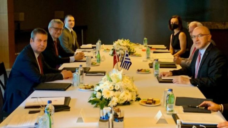Ο Έλληνας υφυπουργός εξωτερικών στη Σύνοδο της Αττάλειας μαζί με τον Τούρκο ομόλογό του