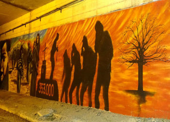 Γκράφιτι στον κόμβο Μαυροδερίου Κοζάνης για τη Γενοκτονία των Ποντίων και την προσφυγιά (φωτ.: Παντελής Αλεξιάδης)